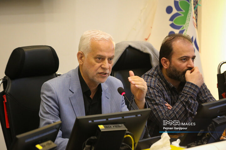 جلسه مدیران شهری اصفهان در خصوص بازسازی مناطق آسیب دیده جنگ رمضان