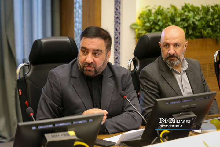 جلسه مدیران شهری اصفهان در خصوص بازسازی مناطق آسیب دیده جنگ رمضان