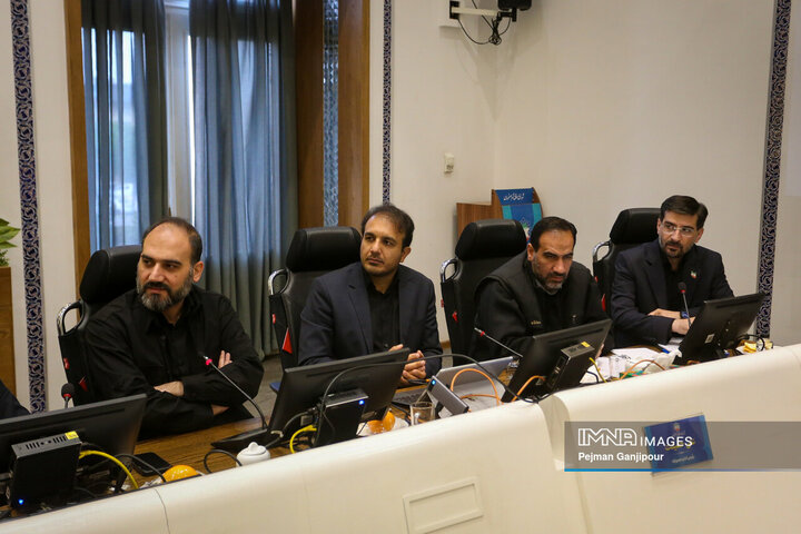 جلسه مدیران شهری اصفهان در خصوص بازسازی مناطق آسیب دیده جنگ رمضان