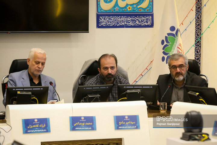 جلسه مدیران شهری اصفهان در خصوص بازسازی مناطق آسیب دیده جنگ رمضان