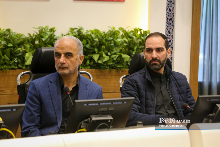 جلسه مدیران شهری اصفهان در خصوص بازسازی مناطق آسیب دیده جنگ رمضان