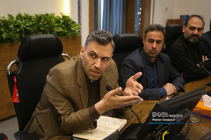 جلسه مدیران شهری اصفهان در خصوص بازسازی مناطق آسیب دیده جنگ رمضان