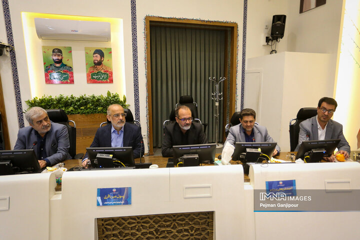 جلسه مدیران شهری اصفهان در خصوص بازسازی مناطق آسیب دیده جنگ رمضان
