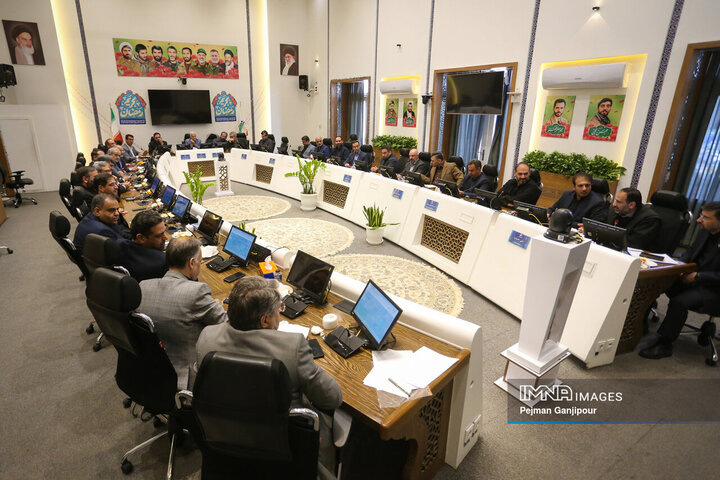 جلسه مدیران شهری اصفهان در خصوص بازسازی مناطق آسیب دیده جنگ رمضان