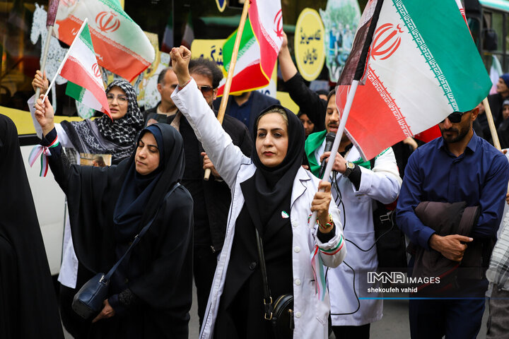 تجمع کادر درمان اصفهان در اربعین شهادت رهبر معظم انقلاب