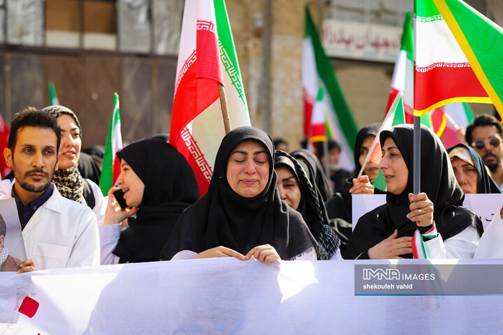 تجمع کادر درمان اصفهان در اربعین شهادت رهبر معظم انقلاب