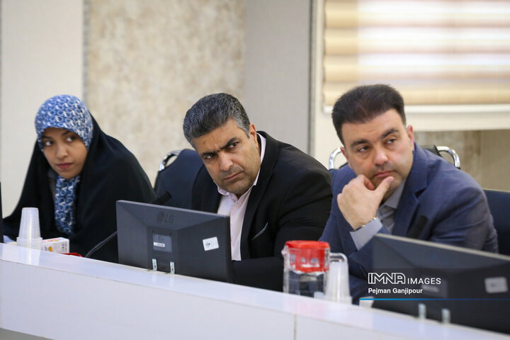 جلسه مشترک مسئولین کمیته های انتخابات و مدیران مناطق هجده‌گانه شهرستان اصفهان