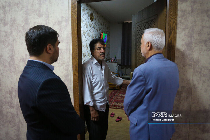دیدار شهردار اصفهان با خانوادگان آسیب‌دیده جنگ رمضان