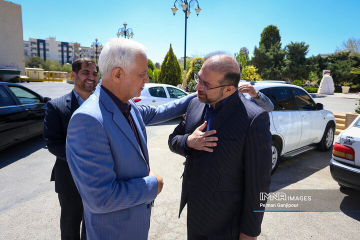 دیدار شهردار اصفهان با خانوادگان آسیب‌دیده جنگ رمضان