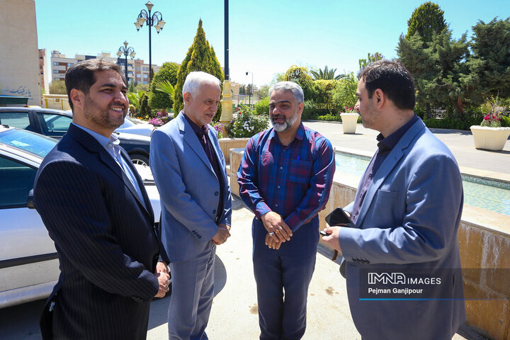 دیدار شهردار اصفهان با خانوادگان آسیب‌دیده جنگ رمضان