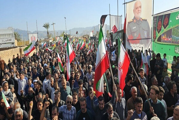 سنگ‌تمام مردم استان فارس در تشییع شهید خادمی