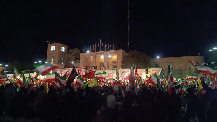 مسئولان با دست برتر مذاکره کنند/ پیروزی ما با گرفتن انتقام خون شهیدان نزدیک است