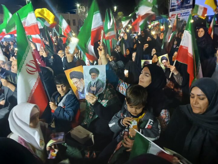 لبیک مردم سنندج به رهبر انقلاب