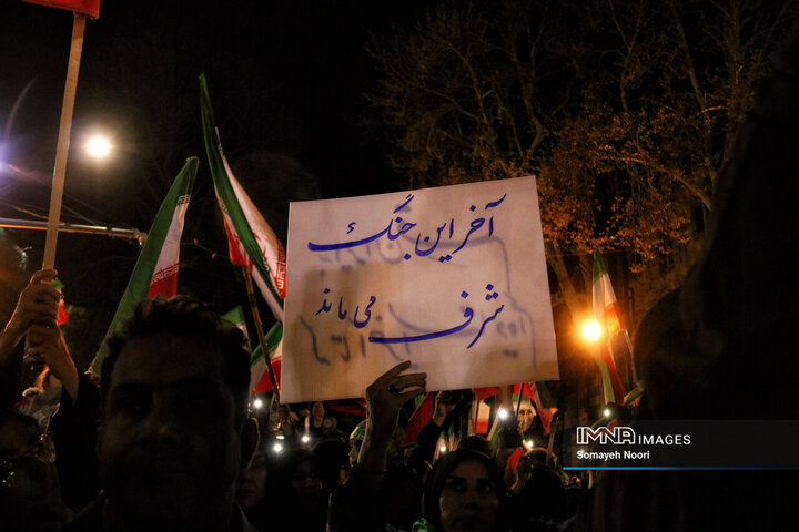 دست‌نوشته‌های کرمانشاه، حرفِ دلِ مردم در فِراق رهبر شهید