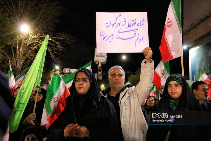دست‌نوشته‌های کرمانشاه، حرفِ دلِ مردم در فِراق رهبر شهید