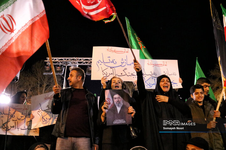 دست‌نوشته‌های کرمانشاه، حرفِ دلِ مردم در فِراق رهبر شهید