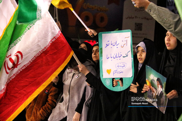 دست‌نوشته‌های کرمانشاه، حرفِ دلِ مردم در فِراق رهبر شهید