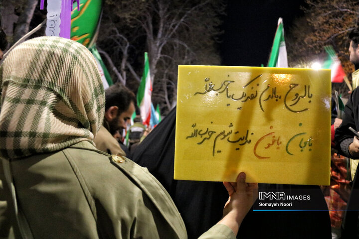 دست‌نوشته‌های کرمانشاه، حرفِ دلِ مردم در فِراق رهبر شهید