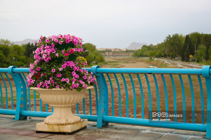 ترنم باران بهاری در اصفهان