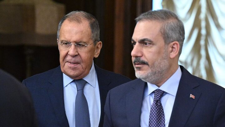 گفت‌وگوی تلفنی فیدان و لاوروف درباره بحران در غرب آسیا