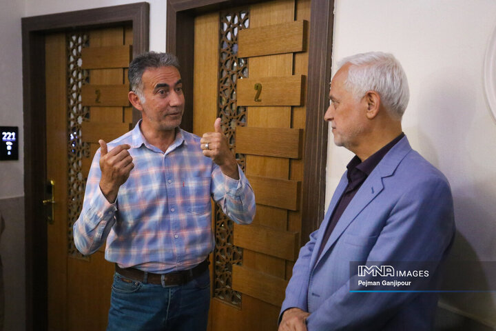 دیدار شهردار اصفهان با خانواده‌های آسیب‌دیده جنگ رمضان