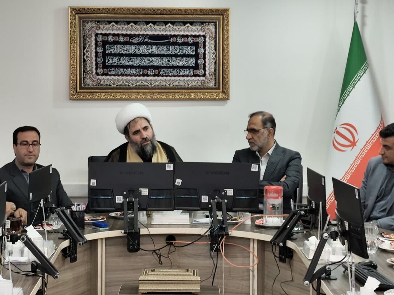 قدردانی امام جمعه غرب اصفهان از شهردار اصفهان و کارکنان فعال در پشتیبانی جنگ رمضان
