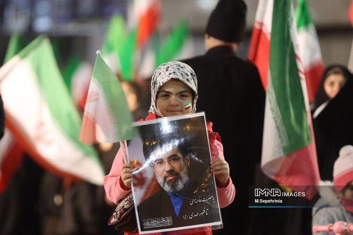 حضور 72 تن از نخبگان فرهنگی و رسانه‌ای ترکیه در اجتماع مردمی حمایت از جمهوری اسلامی ایران در تبریز
