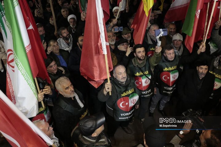 حضور 72 تن از نخبگان فرهنگی و رسانه‌ای ترکیه در اجتماع مردمی حمایت از جمهوری اسلامی ایران در تبریز
