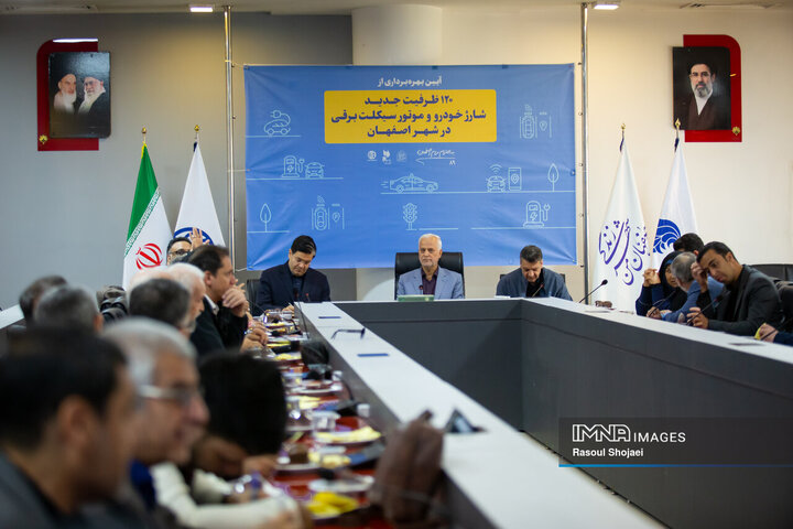 بهره‌برداری از ظرفیت‌های جدید شارژ خودرو و موتورسیکلت برقی در اصفهان