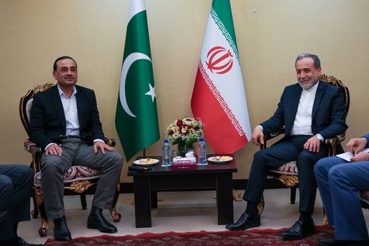 دیدار فرمانده ارتش پاکستان با عراقچی