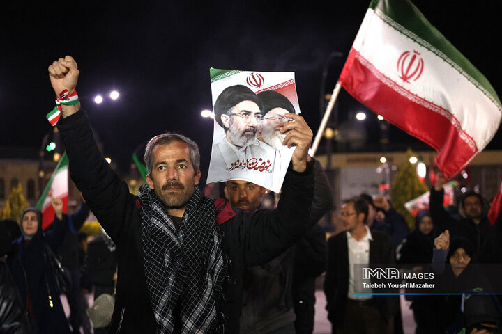 همدان؛ اوج همبستگی در اجتماع ۴۶ با پویش مشت‌های گره‌کرده