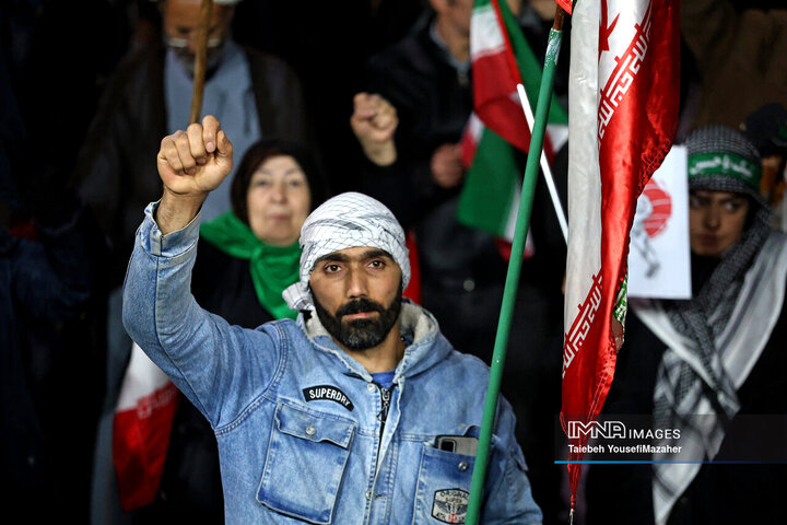 همدان؛ اوج همبستگی در اجتماع ۴۶ با پویش مشت‌های گره‌کرده