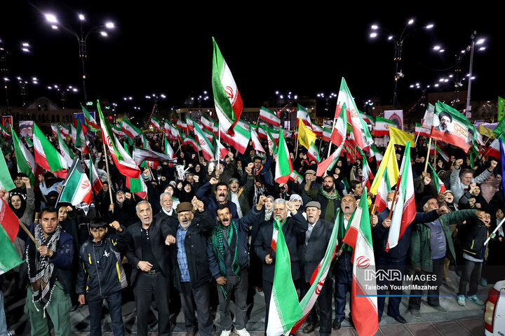 همدان؛ اوج همبستگی در اجتماع ۴۶ با پویش مشت‌های گره‌کرده