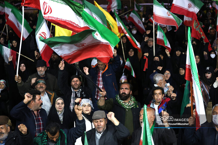 همدان؛ اوج همبستگی در اجتماع ۴۶ با پویش مشت‌های گره‌کرده