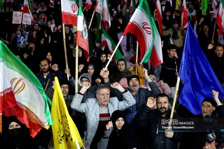 همدان؛ اوج همبستگی در اجتماع ۴۶ با پویش مشت‌های گره‌کرده