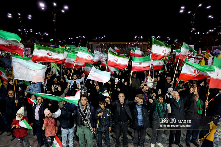 همدان؛ اوج همبستگی در اجتماع ۴۶ با پویش مشت‌های گره‌کرده