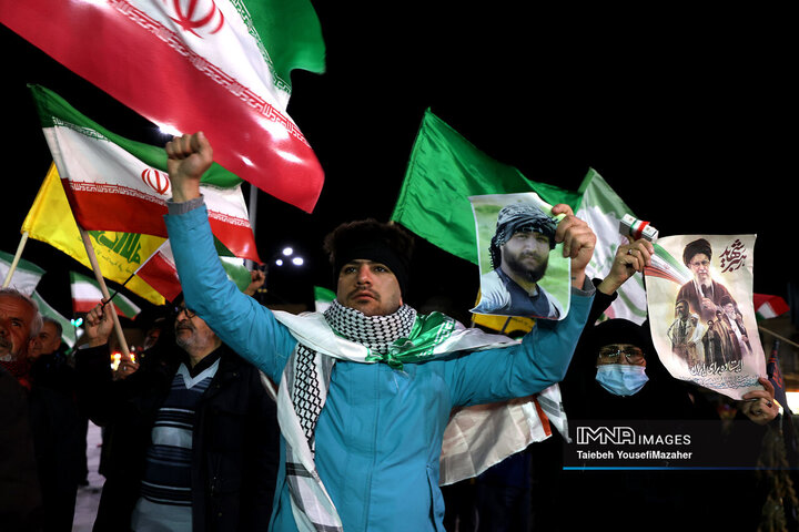 همدان؛ اوج همبستگی در اجتماع ۴۶ با پویش مشت‌های گره‌کرده