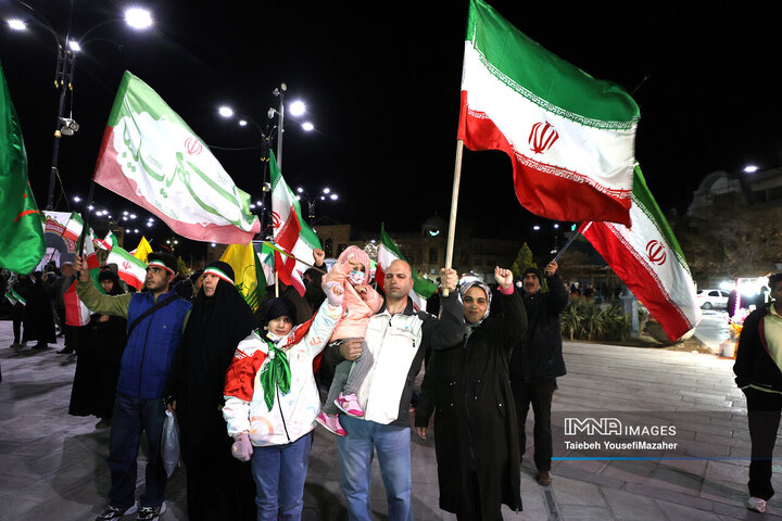 همدان؛ اوج همبستگی در اجتماع ۴۶ با پویش مشت‌های گره‌کرده