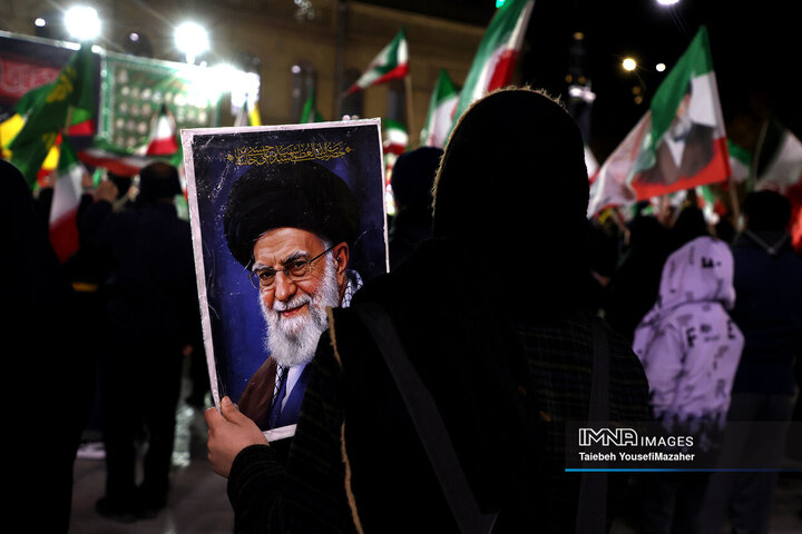 همدان؛ اوج همبستگی در اجتماع ۴۶ با پویش مشت‌های گره‌کرده