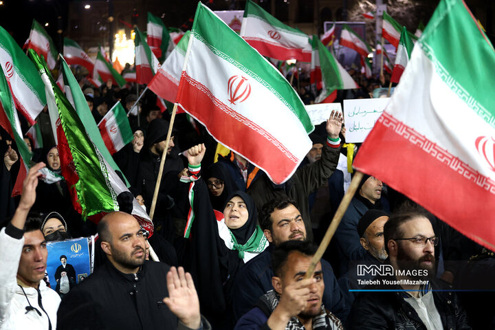 همدان؛ اوج همبستگی در اجتماع ۴۶ با پویش مشت‌های گره‌کرده