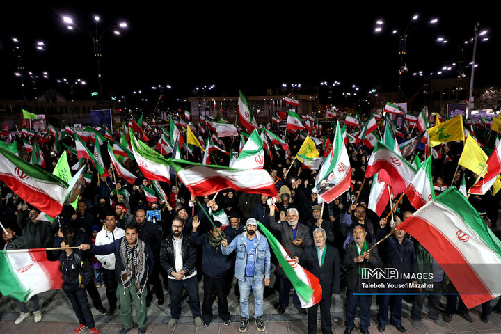 همدان؛ اوج همبستگی در اجتماع ۴۶ با پویش مشت‌های گره‌کرده