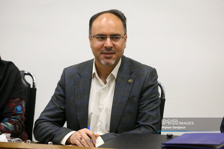 دیدار شهردار اصفهان و هنرمندان پیشکسوت صنایع دستی