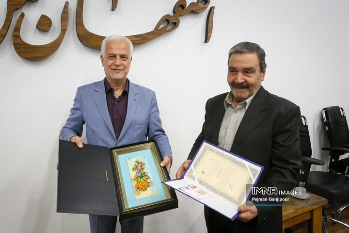 دیدار شهردار اصفهان و هنرمندان پیشکسوت صنایع دستی
