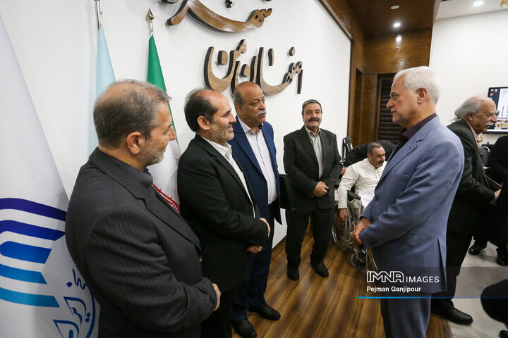 دیدار شهردار اصفهان و هنرمندان پیشکسوت صنایع دستی