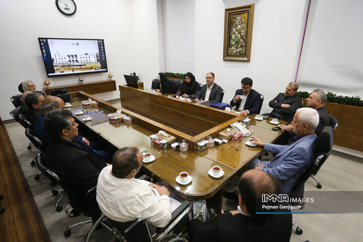 دیدار شهردار اصفهان و هنرمندان پیشکسوت صنایع دستی