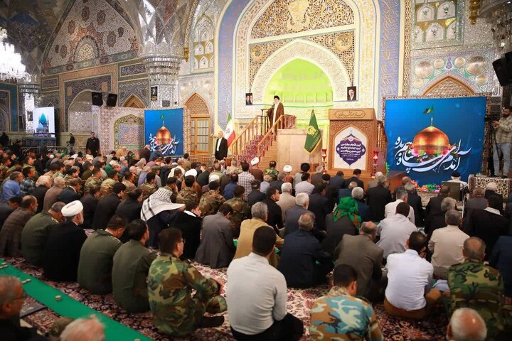 مسئولان آگاهانه به مذاکرات توجه کنند/ قدرت با ایران است، نباید به دشمن امتیاز داد