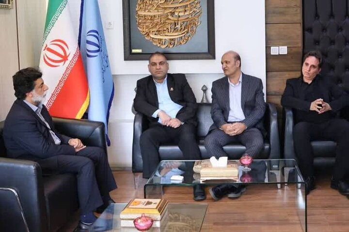 جشنواره گل و گلاب میمند؛ میزبان آیین ابلاغ ملی شدن شیشه‌گری