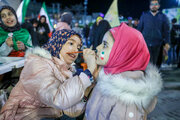 تولد دوباره پرچم ایران با دستان کوچک دختران
