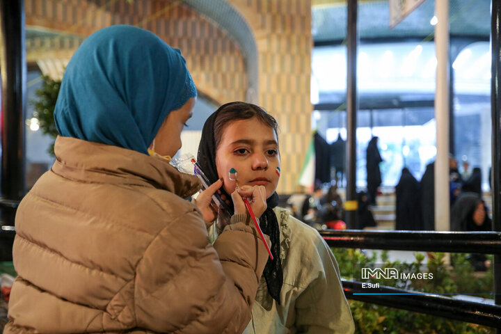 هنرنمایی دختران کوچک اراکی در حماسه حضور میدان شهدا