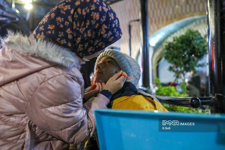 هنرنمایی دختران کوچک اراکی در حماسه حضور میدان شهدا